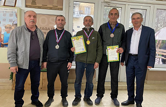 Турнир по стоклеточным шашкам в Махачкале выиграл чемпион Дагестана Шамиль Алиев 