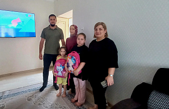 Коллектив Реабилитационного центра в Ахтынском районе в рамках акции «Собери ребенка в школу» помог 15 детям