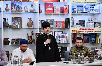 «Мост к миру и стабильности» прошел в Махачкале в рамках Клуба молодого патриота «Отечество»