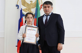 Отличившихся школьников Табасаранского района наградили почетными грамотами главы муниципалитета