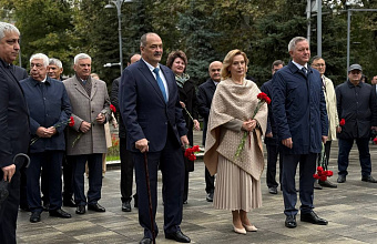 Участники горного форума посетили мемориал героям в Махачкале и осмотрели Музей боевой славы