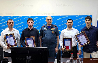 «Мужество на водах»: герои Дагестана получили награды МЧС России