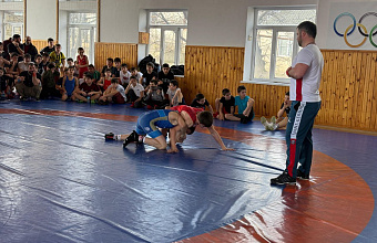 В Сергокалинском районе прошел турнир по вольной борьбе в честь участников СВО