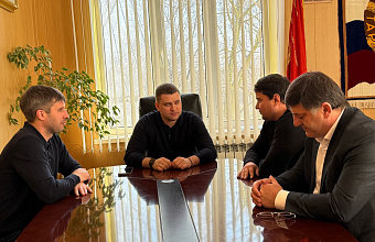 Василий Джамалов провел встречу в Тарумовском районе с депутатом Артёмом Бичаевым