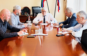 Министр по национальной политике и делам религий РД провел прием граждан в Новолакском районе