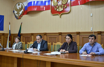 Новая рабочая неделя стартовала с аппаратного совещания, которое провел глава района Магомед Эльдерханов