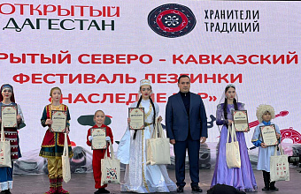 Депутат НС РД Осман Булатов принял участие во флешмобе в рамках фестиваля «Наследие гор»