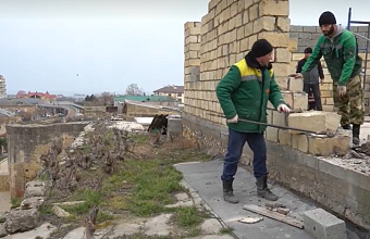 Незаконная постройка ликвидирована над крепостной стеной в Дербенте