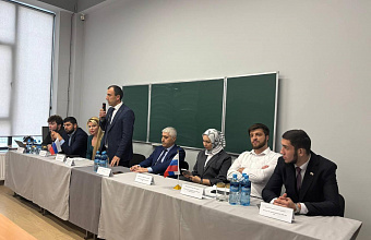 Депутаты парламента Дагестана обсудили цифровые угрозы со студентами медколледжа