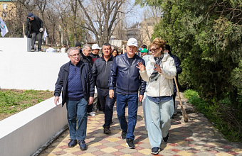 Заур Аскендеров принял участие в экологической акции, приуроченной к юбилею Народного Собрания