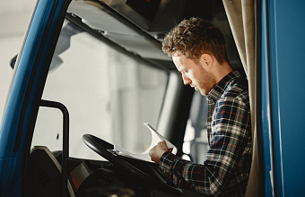 В Махачкале летом 2025 года удвоился спрос на подработки для водителей грузовиков