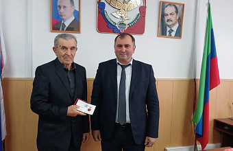 Участникам трудового фронта вручили награды в Хивском районе