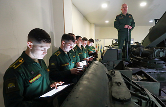 Путин поручил до 1 июня представить идеи по улучшению сети военно-учебных заведений