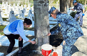 Сотрудники дагестанского УФСИН навели порядок в местах захоронения ветеранов ВОВ