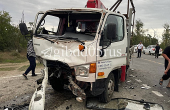 Два человека погибли в Дагестане при столкновении манипулятора с легковушкой