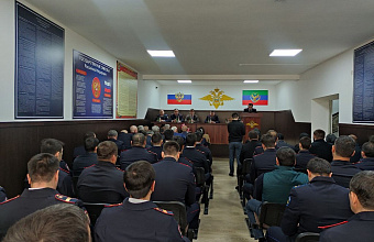 Сотрудников карабудахкентского ОМВД поздравили с праздником и отметили наградами