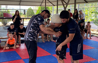 Дагестанские борцы провели мастер-класс для детей Михайловского района Запорожской области