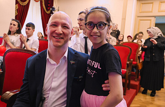 Депутат НС РД Гасан Османов принял участие в инклюзивном концерте «Свет души»