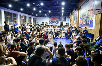 Дагестанские бойцы пообщались с молодежью Махачкалы