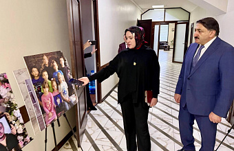 Джамаладин Гасанов посетил фотовыставку «Семья героя» в Махачкале