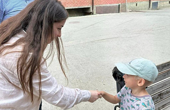 Акция «Собери ребенка в школу» охватила более 70 семей в Новолакском районе