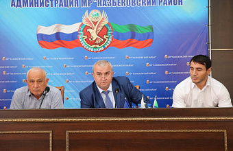 Глава Казбековского района провел совещание по вопросам выборов, образования и ЖКХ
