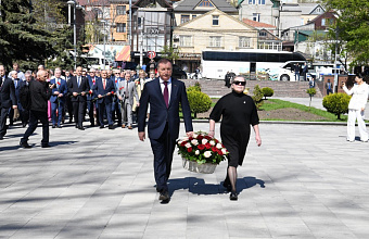 В Махачкале почтили память защитников Отечества в рамках празднования 30-летия Народного Собрания