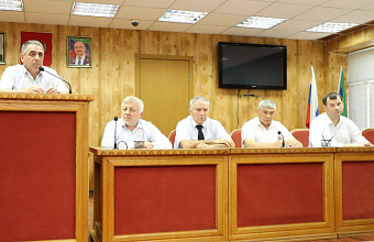 Главы Кизлярского района провел расширенное совещание