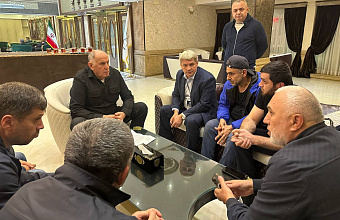 Абдулмуслим Абдулмуслимов в Иране встретился с дагестанскими перевозчиками маршрута «Север – Юг»