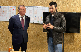 Председатель парламента Дагестана посетил гончарную мастерскую предпринимателя Ильяса Гасангусейнова