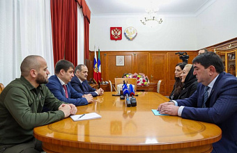 Сергей Меликов встретился с матерью Героя России Магомеда Исбакиева