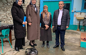 Единороссы Кизилюрта навестили 45 семей с ОВЗ в День инвалидов