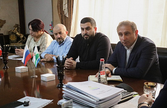 Глава Дербентского района встретился с родными военнослужащих