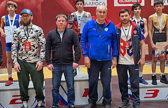 Двое дагестанских борцов добыли «золото» на Первенстве России