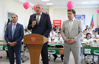 Камил Давдиев принял участие в церемонии открытия новой школы в Махачкале