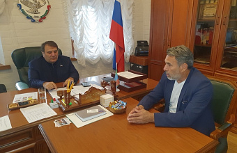 Сайгидпаша Умаханов помог решить вопросы жилья для сирот из Табасаранского района