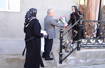 В Хасавюрте вдов и матерей участников СВО поздравили с Международным женским днем