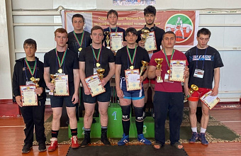 Пауэрлифтеры Дагестана – чемпионы соревнований в Чеченской республике