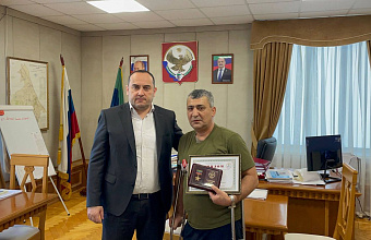 Магомед Эльдерханов встретился с участником СВО