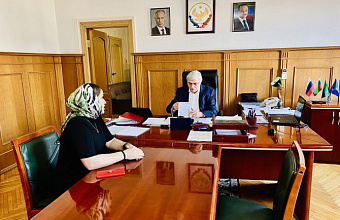 Глава Новолакского района встретился с участницей СВО Розой Магомедовой