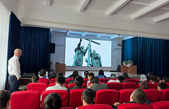 Школьникам Сергокалинского района показали фильм «Код доступа: Дальневосточная Победа»