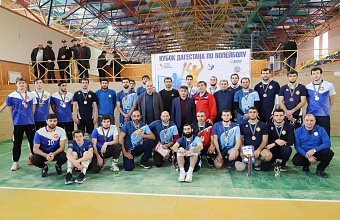 Волейбольный турнир памяти Мирзы Калукского выиграла команда Хасавюртовского района