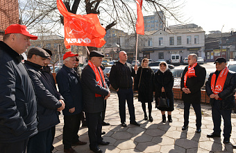 Коммунисты Дагестана почтили память Иосифа Сталина