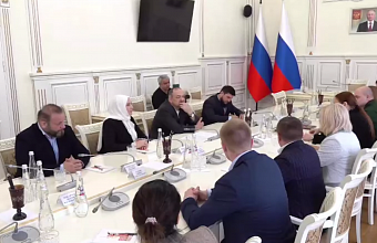 Глава РД встретился с председателем женского совета войск радиационной, химической и биологической защиты России Светланой Кирилловой