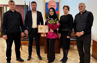 Глава Тарумовского района поздравил с профессиональным праздником работников ЗАГС