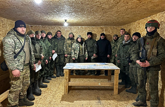 Единороссы направили дагестанским военнослужащим гумпомощь и письма от особенных детей