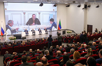 В Махачкале под руководством Сергея Меликова проходит конференция по развитию общественного транспорта в Дагестане