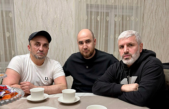 Депутат Абдулла Магомедов взял на контроль ситуацию с отказом в выдаче лекарств инвалиду СВО