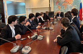 Депутат Госдумы Абдулхаким Гаджиев встретился со школьниками Дагестана