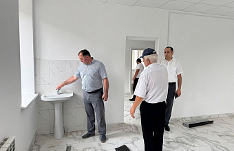 Глава Хивского района проверил ход капремонта ФАП